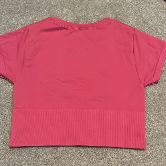 OFFLINE By Aerie Sidewalk Seamless Cropped T-Shirt Size: XS - Picture 2 of 3